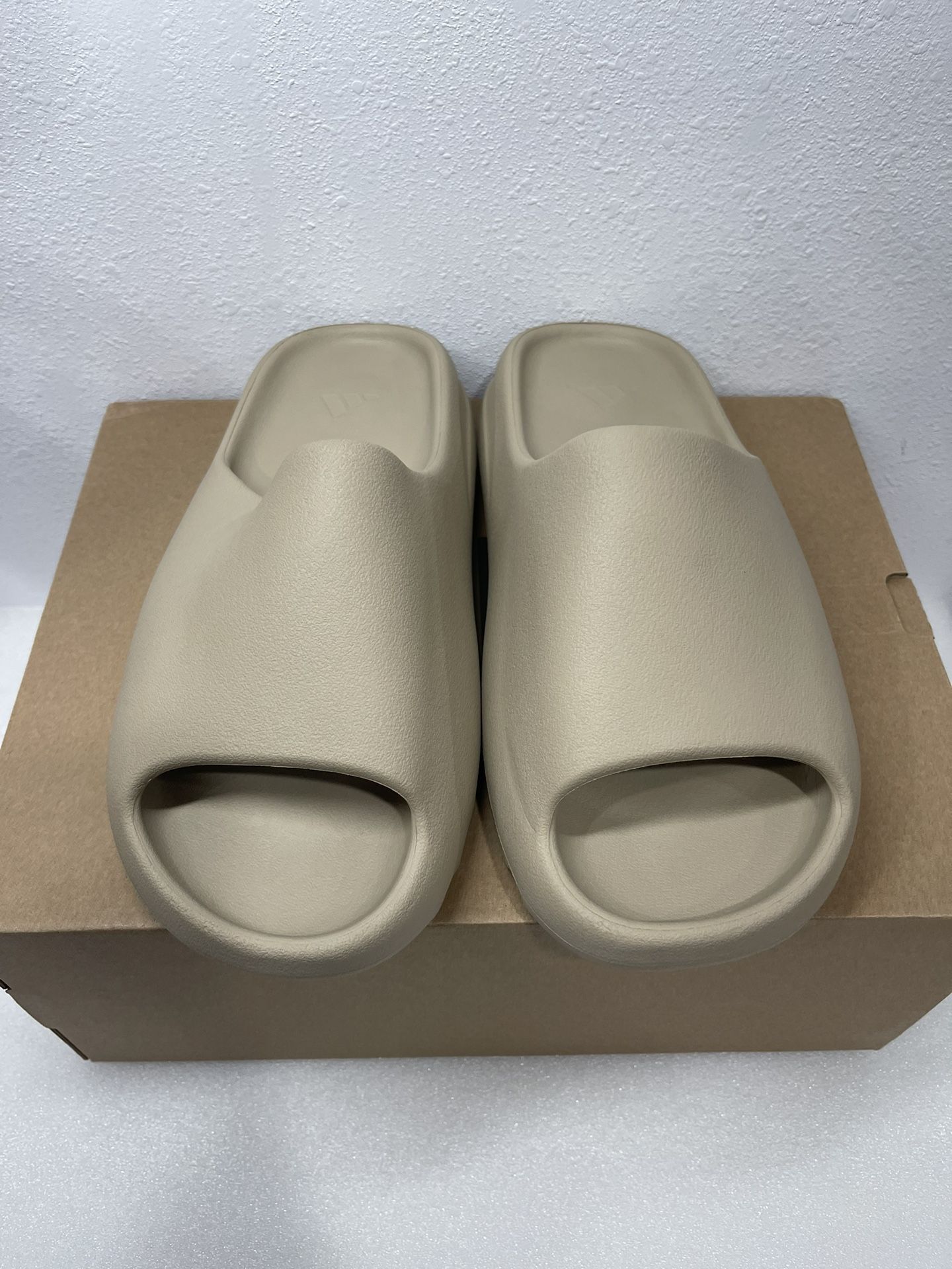 Yeezy Slide GW1934 Size 9 Flaw on Sale for Sale in Rowland