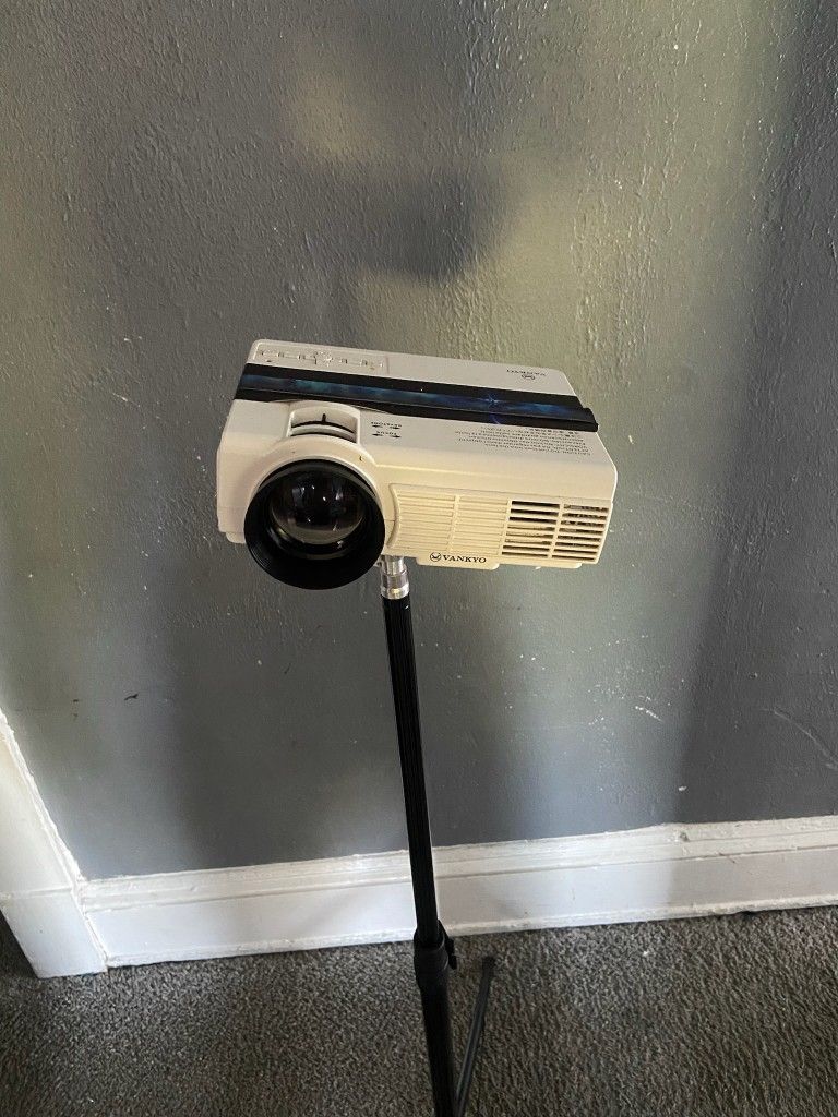 Vankyo Projector
