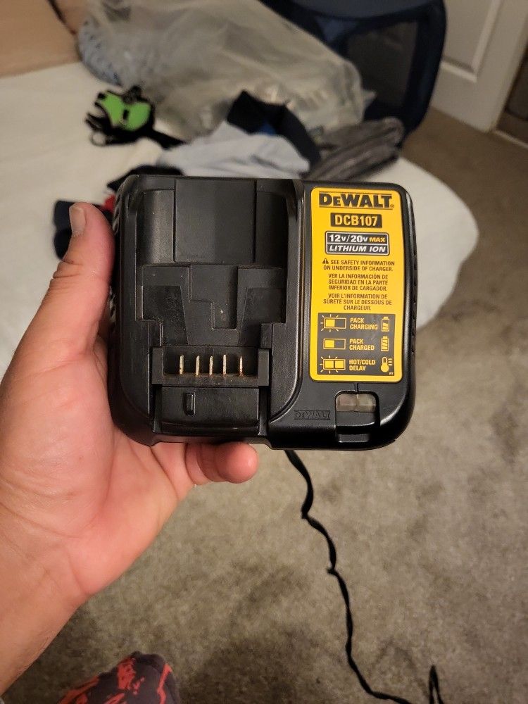 Dewalt DCB107-NBX 12v/20v Max Lithium-Ion Multi Battery Charger