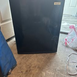 Magic Chef Mini Fridge 