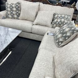 Living Room Deep Cozy Couch And Loveseat! 