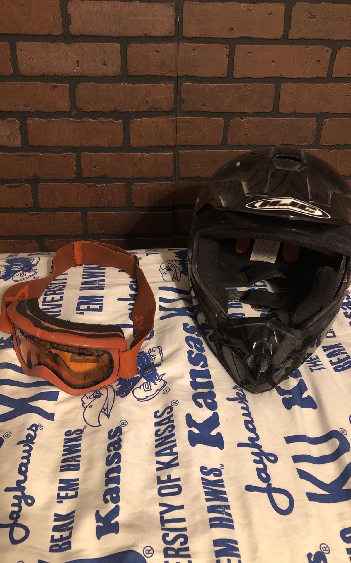 Photo Moto cross helmet with goggles.