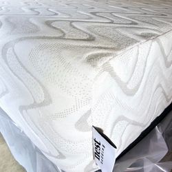 LIKE NEW! Nest Bedding Quail King Mattress - Delivery Available