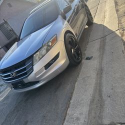 Honda Croostour 2013