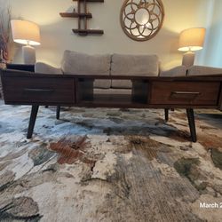 A Coffee Table Built for Contemporary Living