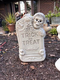 Halloween blow mold grave stone ghoulish ghost