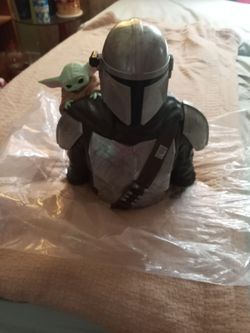 REGAL CINEMAS EXCLUSIVE MANDALORIAN AND GROGU POPCORN BUCKET BUST