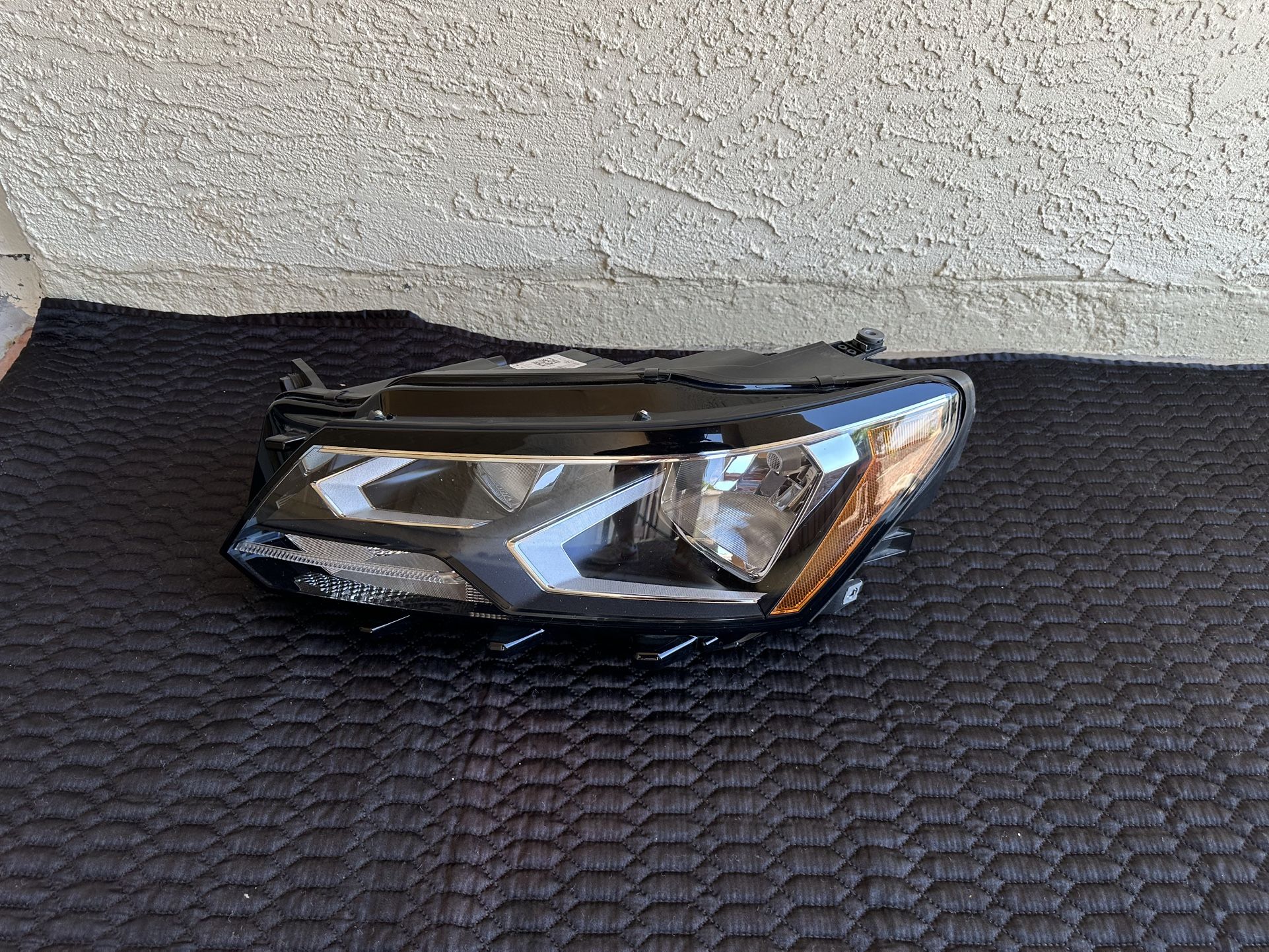 VW Passat Headlight 2016-2019, VW Passat Headlamp, OEM ORIGINAL VW PART, Driver Side, EXCELLENT CONDITION