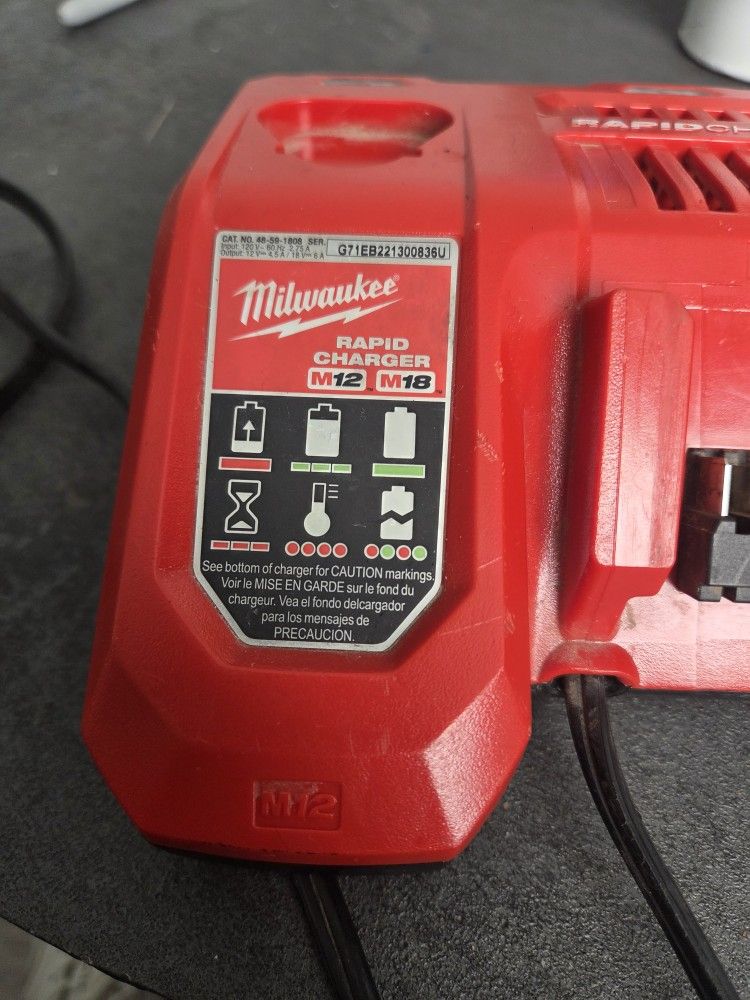 Milwaukee M12/M18 Rapid Battery Charger With M18 Battery
