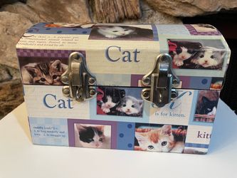 Papier-mâché Cat Storage Box with Metal Buckles and Handles