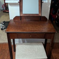 Vanity In Good Condition With Seat Stool, Mirror Light Easy To Move Around $30