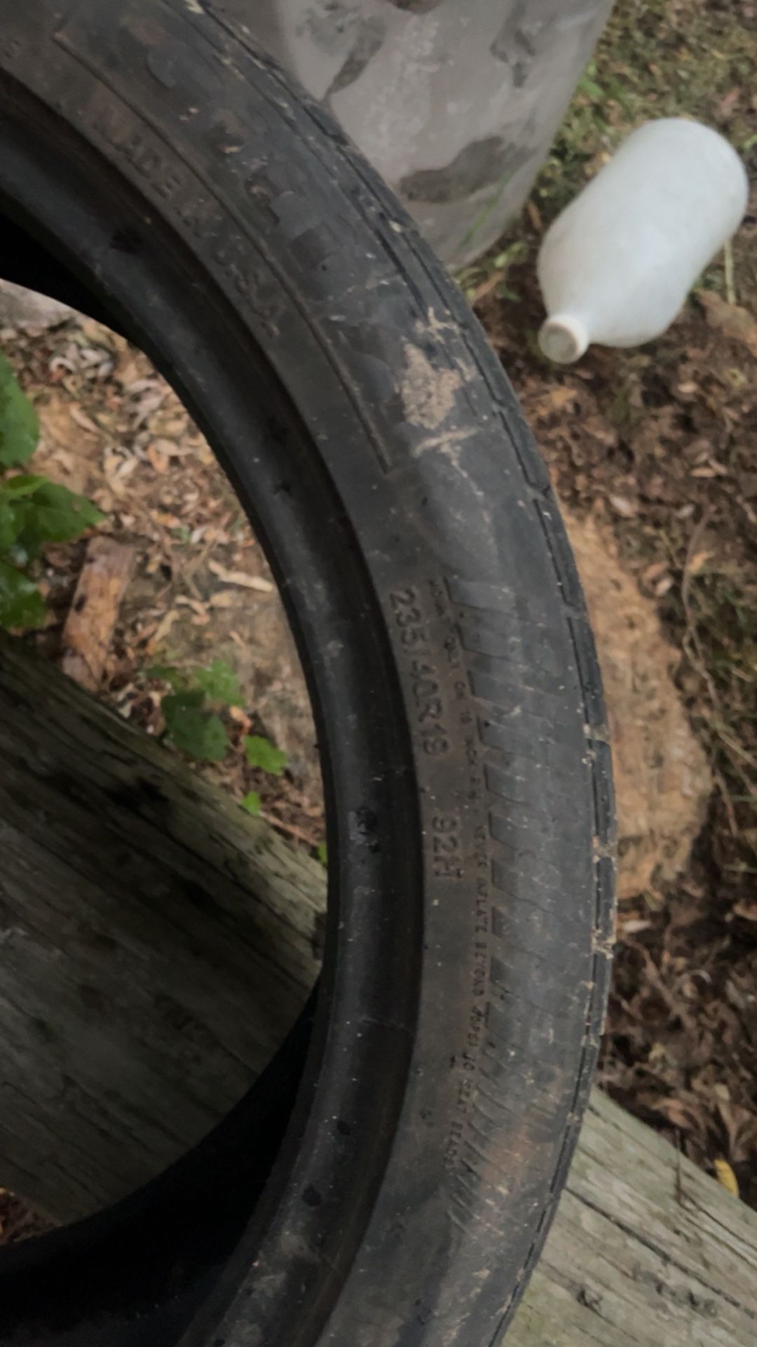 235/40R18