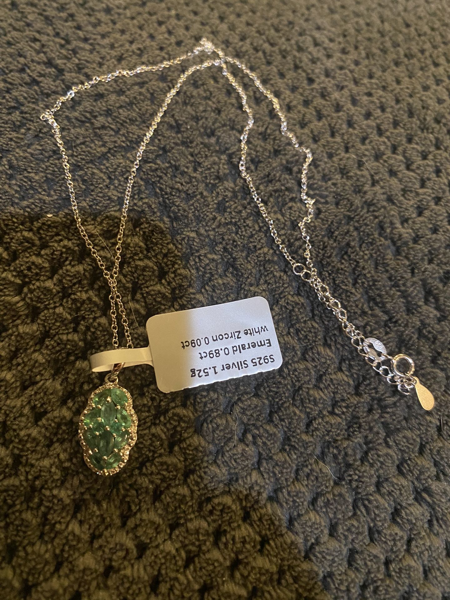 New Genuine AAA Emerald & silver Necklace