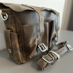Casual Leather Messenger Bag- Brown, Brand: Vagabond Traveler