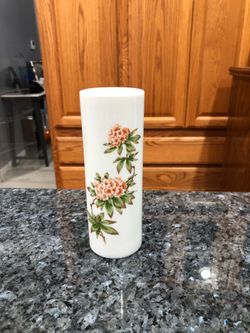 Vintage Franklin Porcelain Vase 1977 Limited Edition Made In Bavaria.  Size 6 1/4 inches tall.  Preowned Excellent Condition no cracks or chips.  Has 