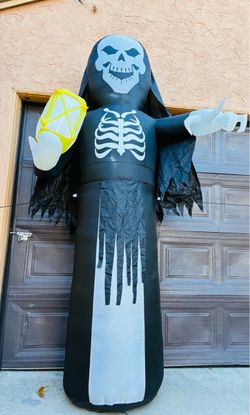 Halloween inflatable skeleton