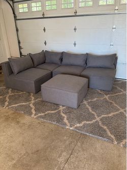 Modular Sectional Couch with Ottoman – great condition!
