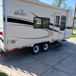 2008 Wave 21 Foot Roof Air Awning Queen Bed Clean 