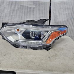 Chevrolet Traverse 2018 2019 2020 2021 Left Headlight Xenon