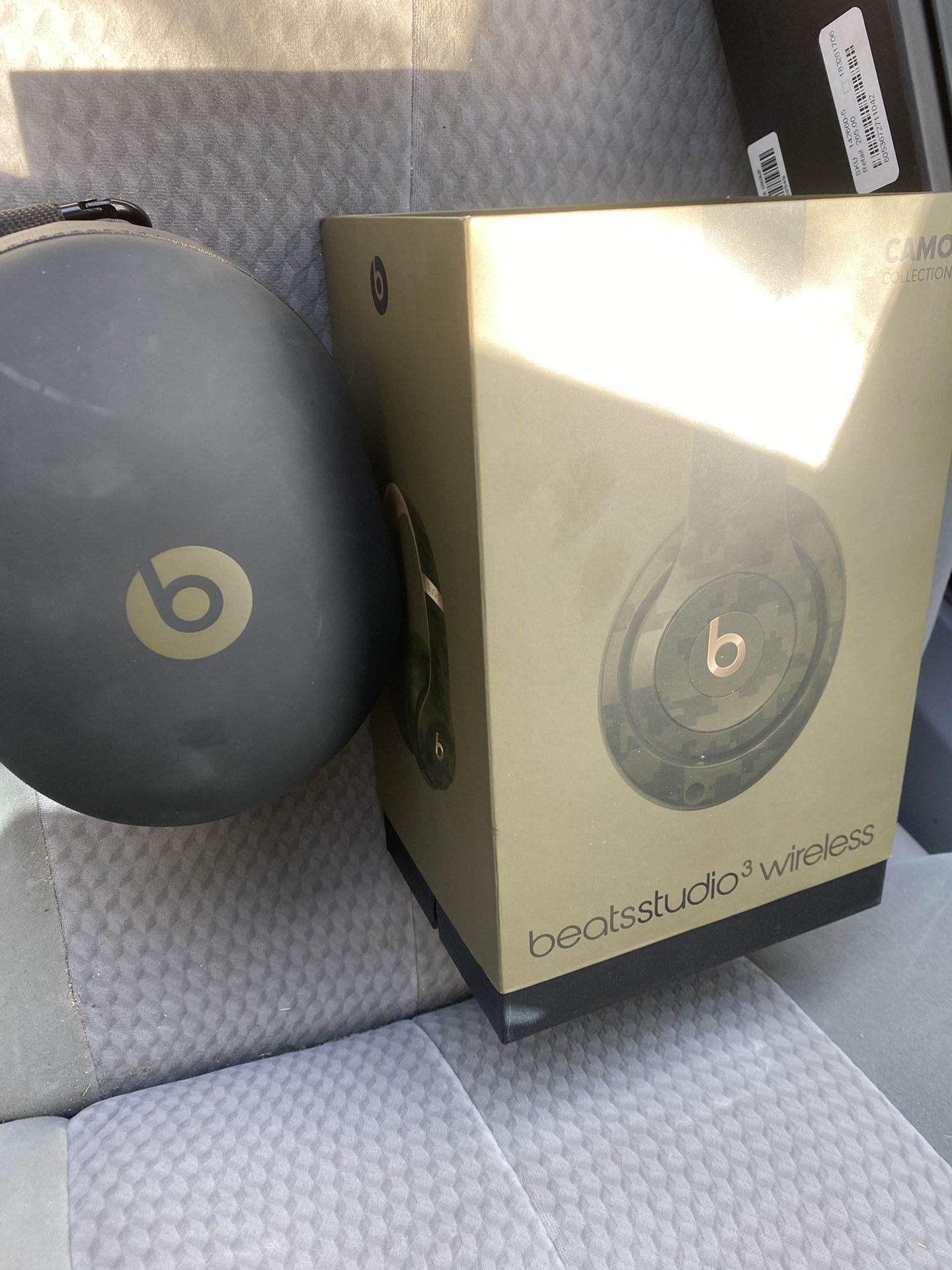 Beats by Dre Studio 3 Wireless Bluetooth or wired headphones Camoflage.