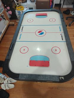 Air hockey table (Free)