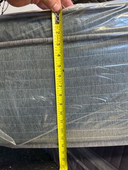 NEW BEAUTY REST QUEEN MATTRESS