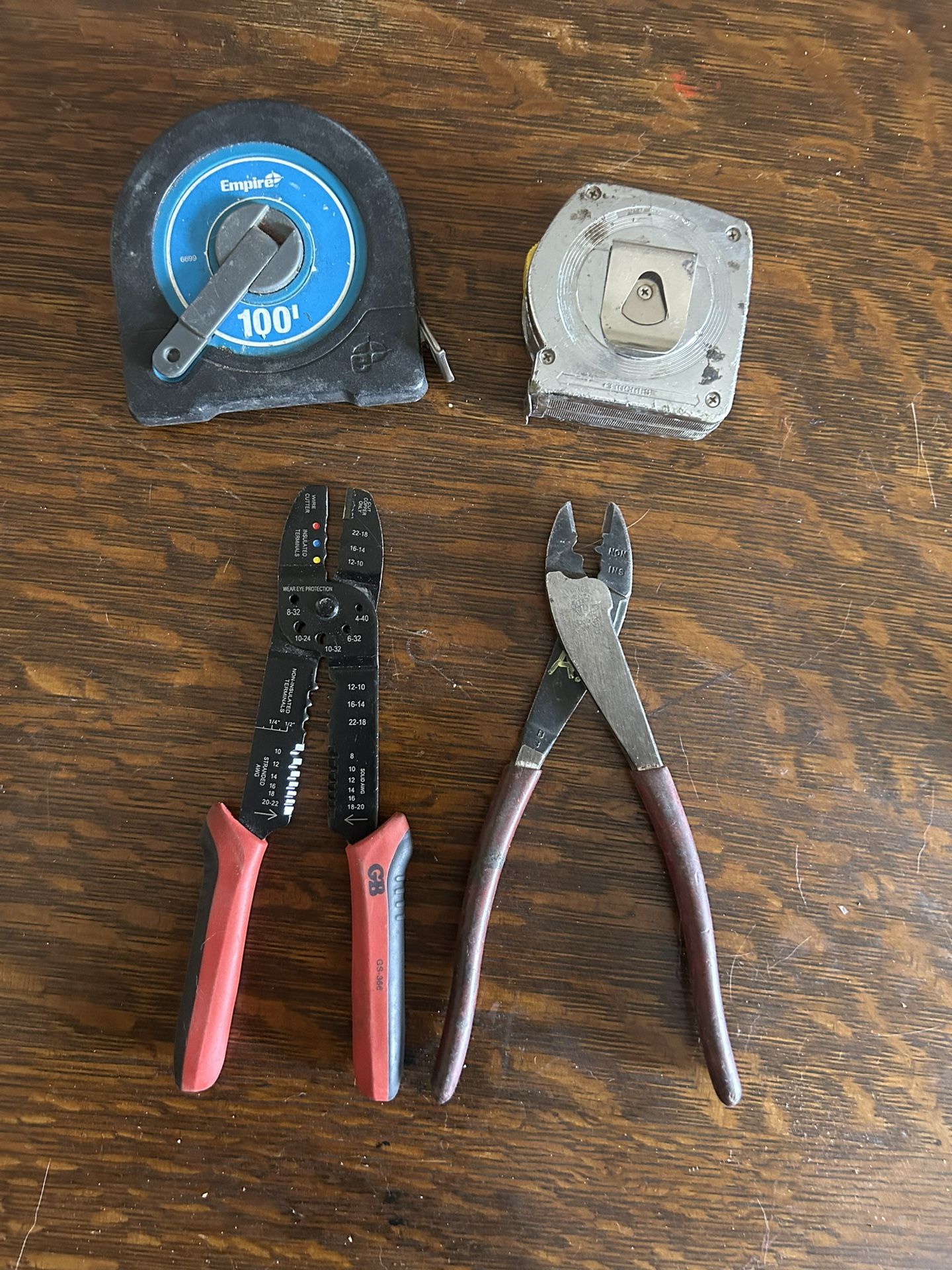 WIRE STRIPPER AND CRIMPER WITH TAPE MEASURES 
