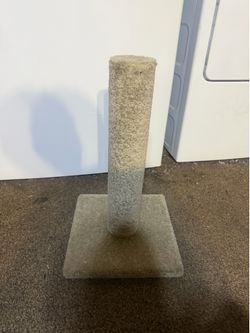 Carpeted Cat Scratching Post