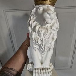 Lion Statue 