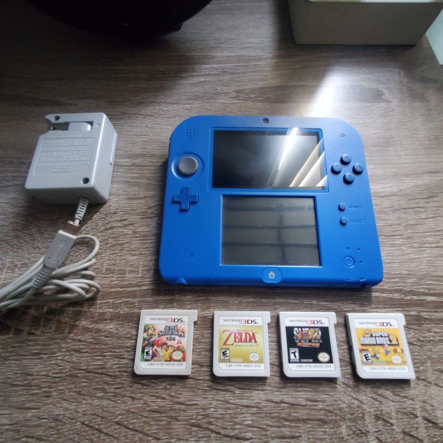 Blue Nintendo 2DS With 4 Games