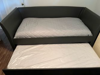 Day bed and trundle with  Mattress