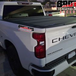 Tonneau Cover Flush Hard Bed Cover Tri-Fold Matte Finish Bakflip MX4 Tapaderas Al Raz