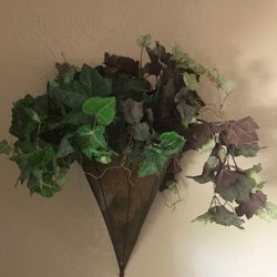 HOME DECOR 22” Long Bronze Metal Wall Mounted Basket With Artificial Ivy