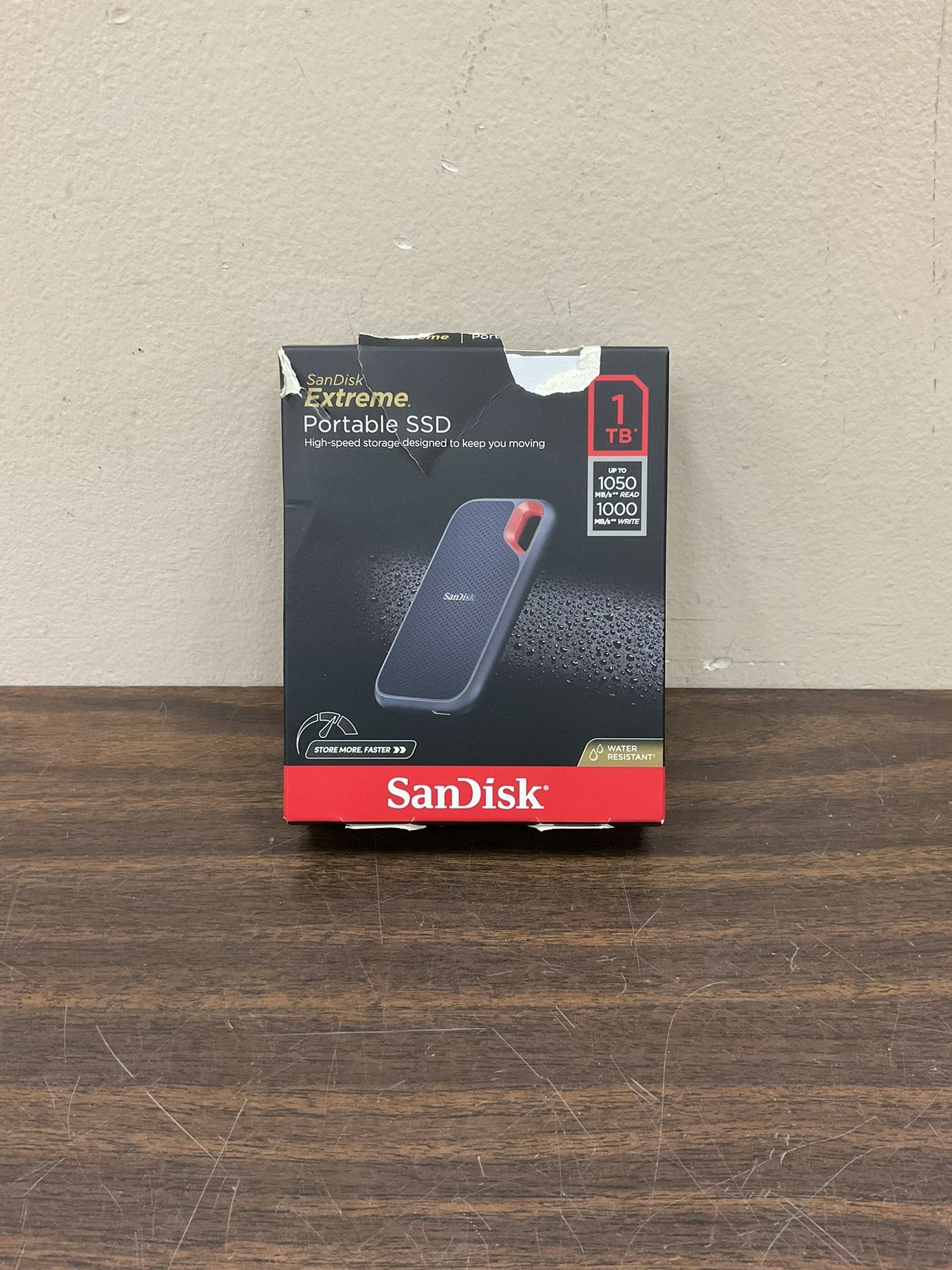 SANDISK 1TB EXTREME PORTABLE SSD, UP TO 1050MB/s, USB-C, WATER & DUST RESISTANT, EXTERNAL SSD, BRAND NEW SDSSDE61-1T00-AW25