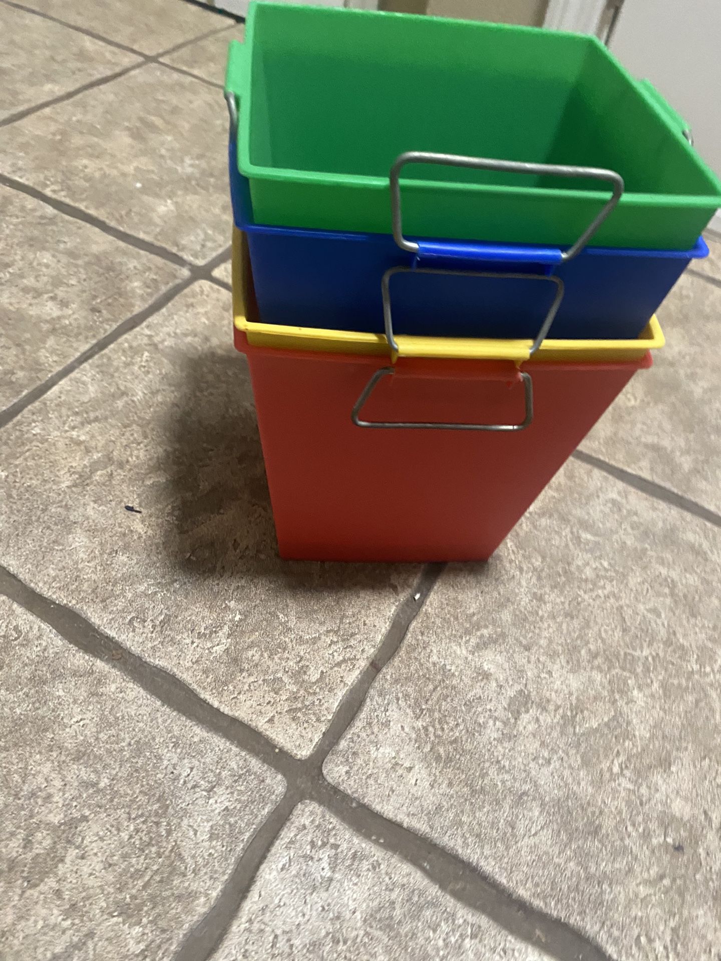 4 Stackable basket