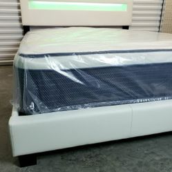 NEW QUEEN PILLOW TOP MATTRESS and BOX SPRING. Bed frame not included 👍