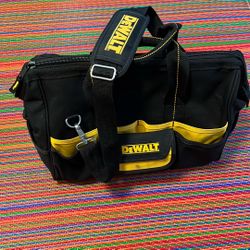 DEWALT DG5543 16" Tradesman Tool Bag 33-Pocket 