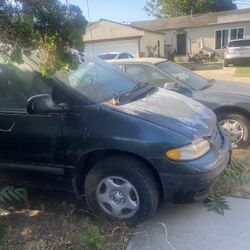 1998 Plymouth Voyager
