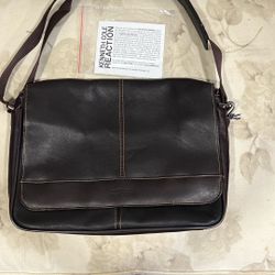 Kenneth Cole Reaction Leather Messenger Bag/ Briefcase 