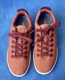 Allbirds Wool Pipers in a rust/diablo red, hazy burgundy W11