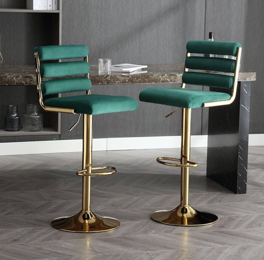 Dining Set/Bar Stools/Buffet