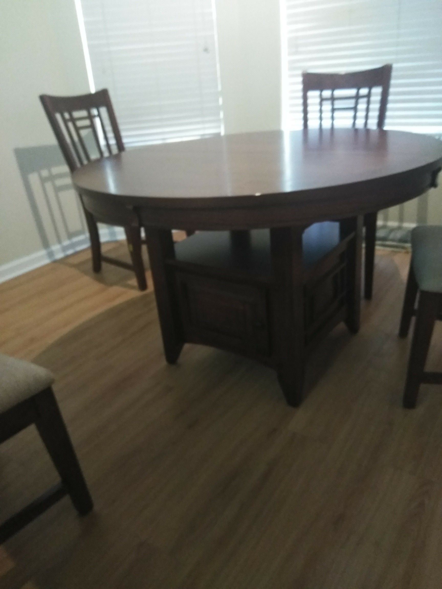 Broyhill dining table and 4chair set