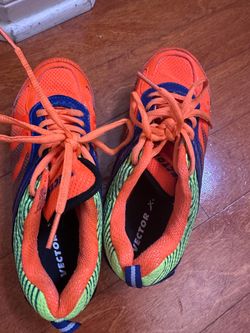 Kids track shoes