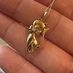 Cat Gold Necklace 🐈 15.5 Inch Long, Size 1 Inch. 