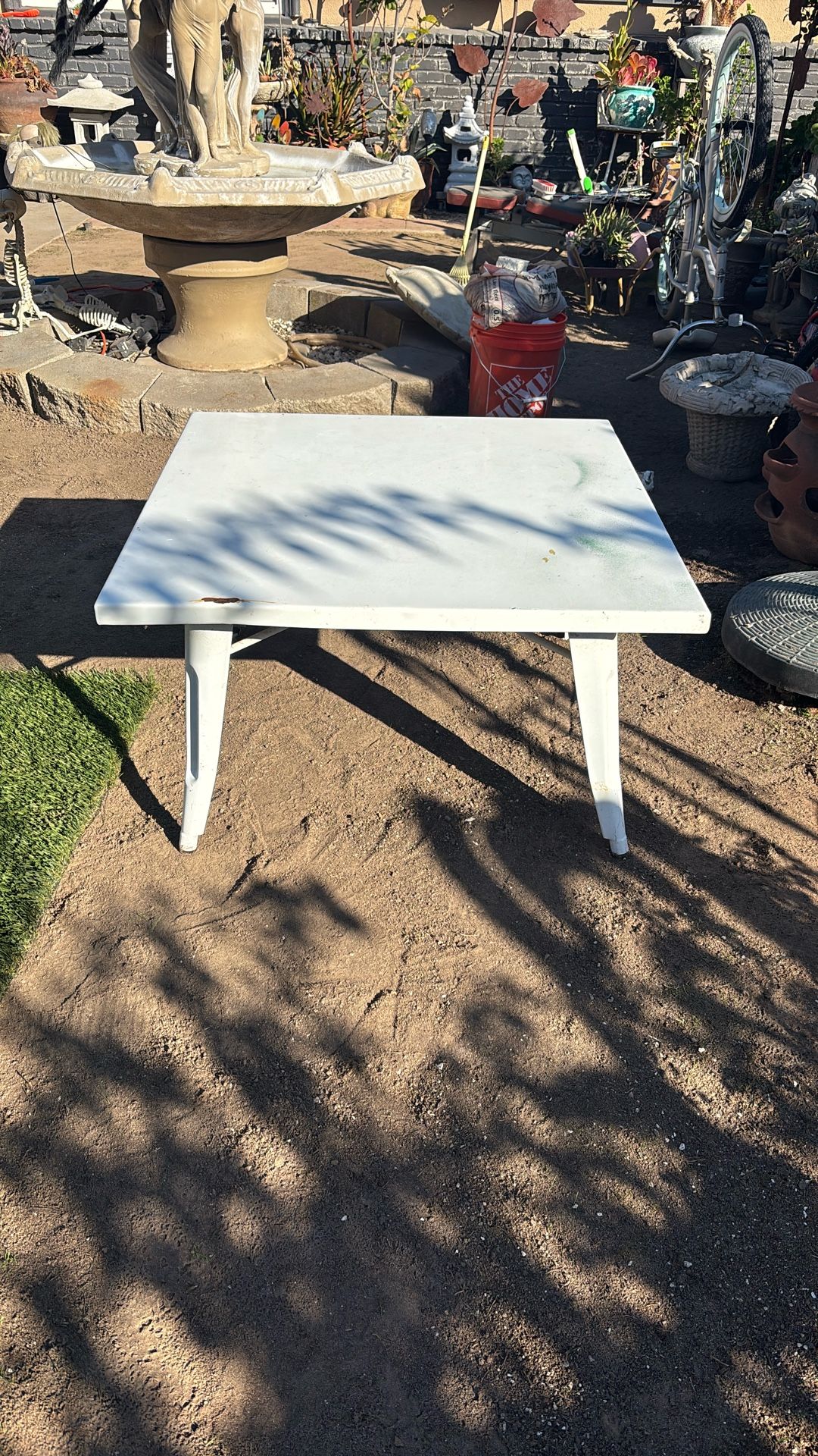 USED SMALL KIDS METAL TABLE