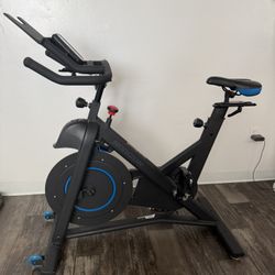 Horizon 7.0 IC connected fitness bike. 2025