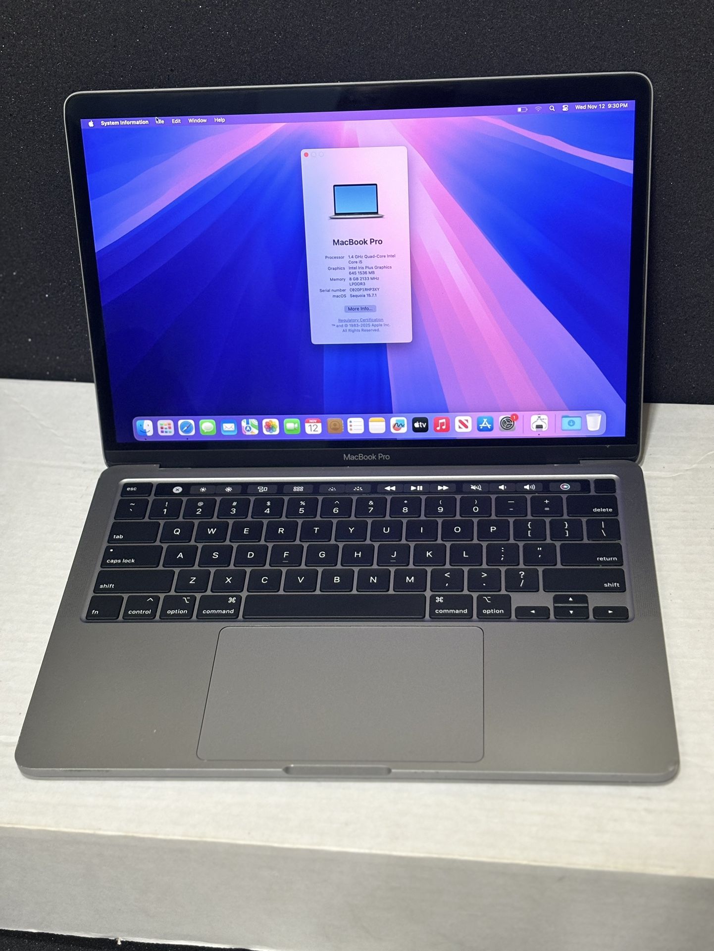 Macbook  Pro  13 2020 i5 8gb ram 256 gb ssd 