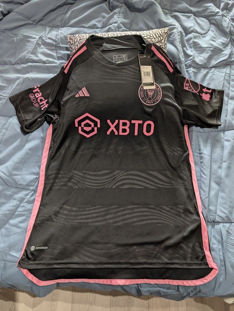 New 
Size Large Men's 
Adidas 2023 Inter Miami 
Messi #10 Black Away Jersey 