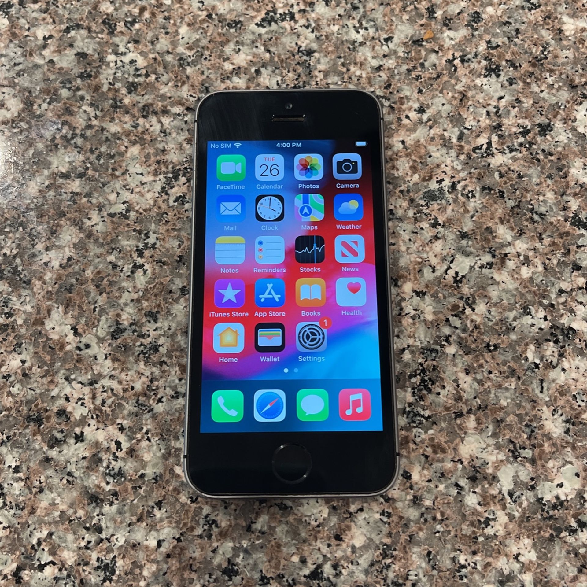 Iphone SE Works With AT&T Or Cricket Asking 60.00 Obo