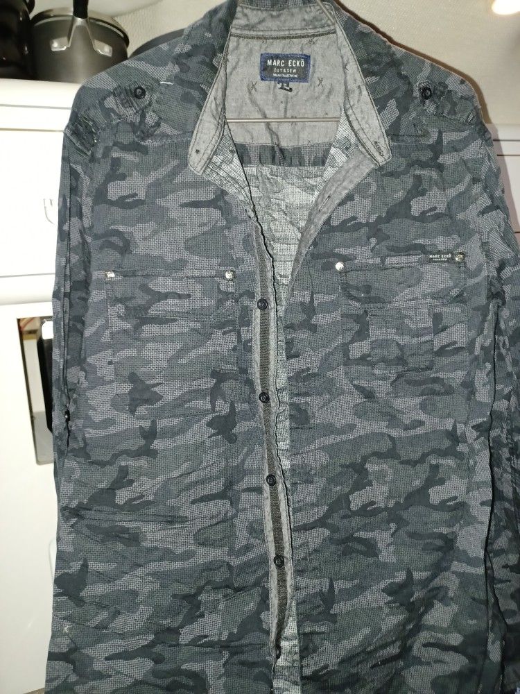 Marc Ecko Long Sleeve Camo Shirt Size Medium